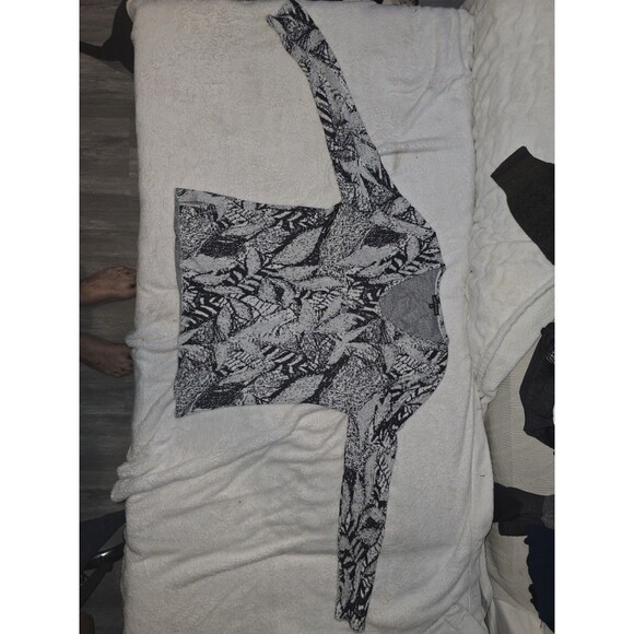 Leo & Ugo Sweater Knit Paris Tiger sparkle Soft V-neck Fairy women S 4 $321 - Picture 3 of 16